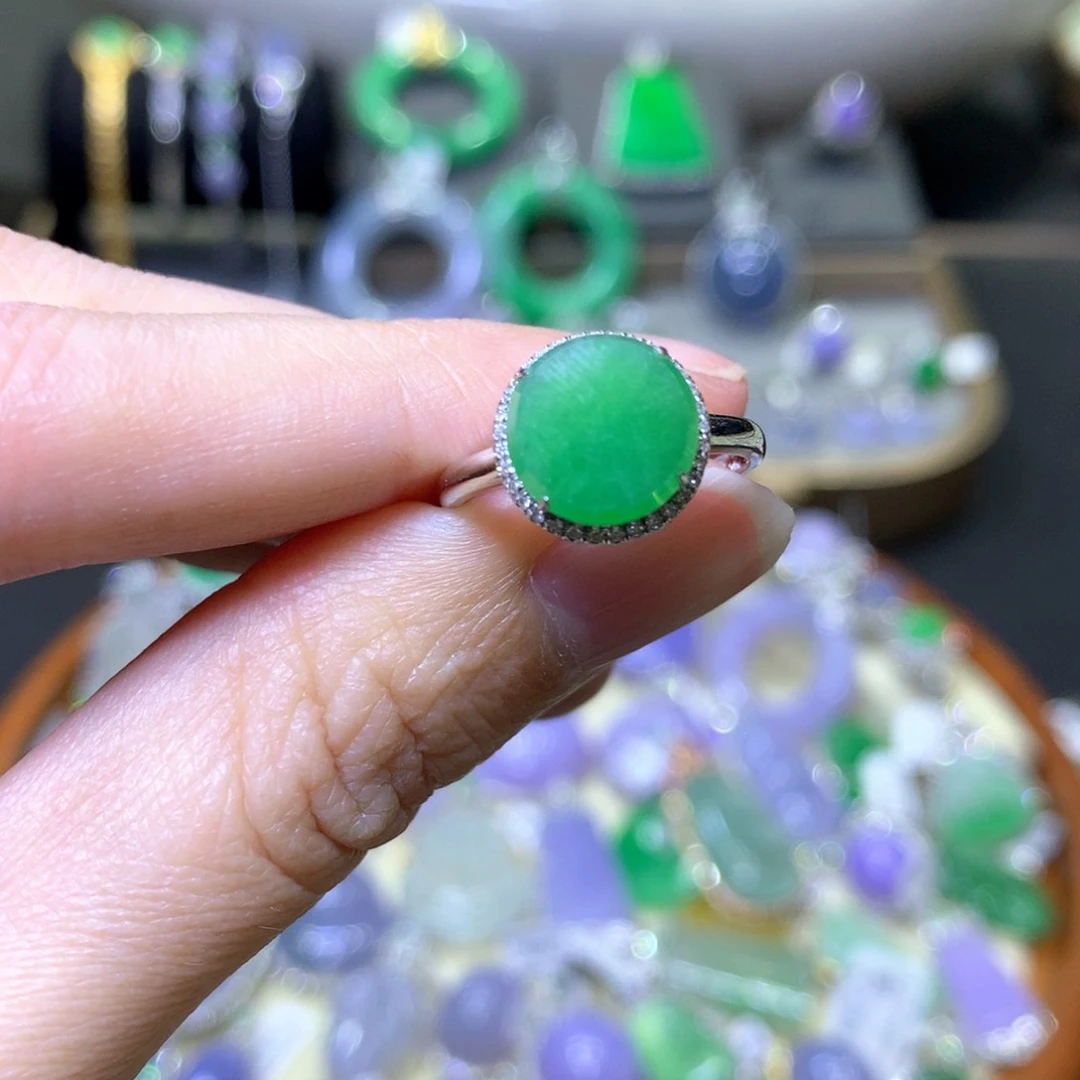 【闪购商品】翡翠颈饰18K金镶嵌翡翠吊坠项链