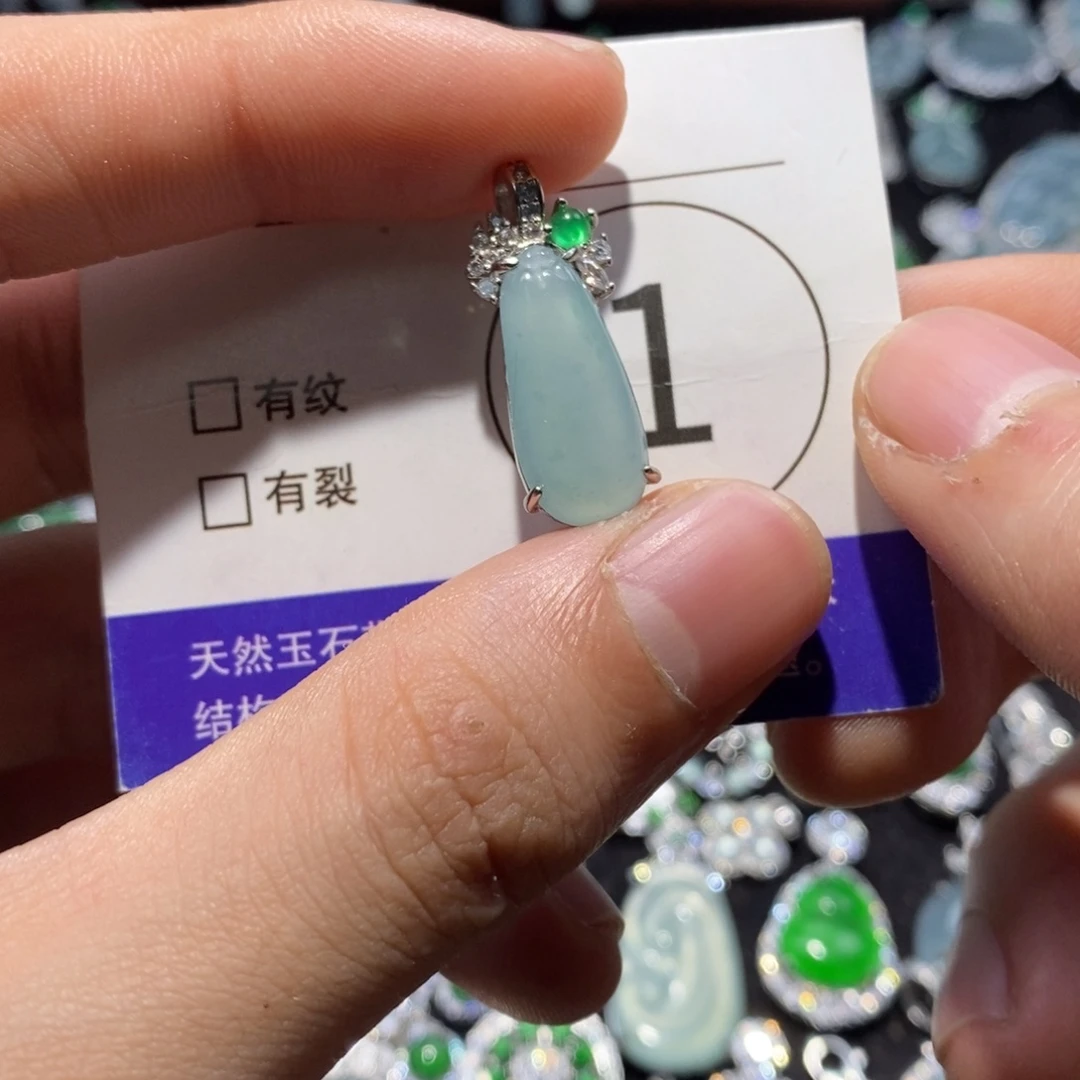 翡翠未镶嵌颈饰翡翠