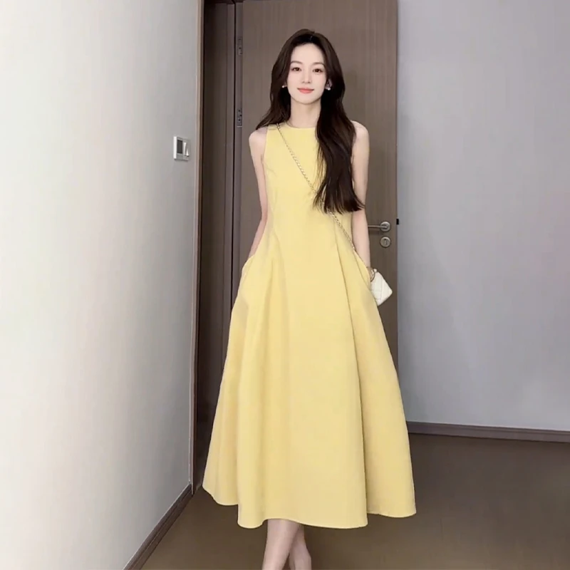 沙滩裙多巴胺黄色无袖连衣裙子女夏2025新款流行爆款海边度假长裙