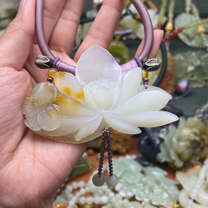 蛇纹石玉吊坠合金