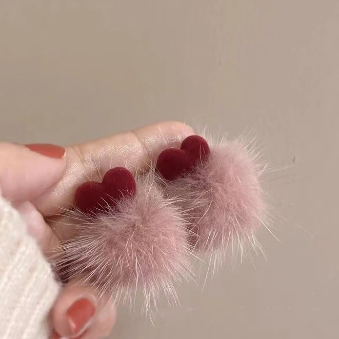 圣诞新年元旦冬季酒红色丝绒心形毛绒球耳环女精致高级感百搭耳钉