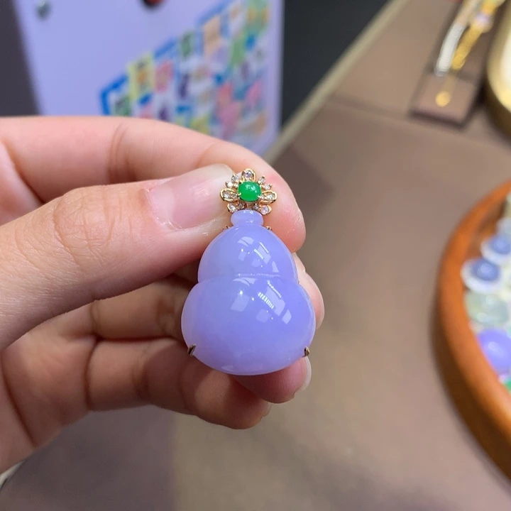 翡翠18K金镶嵌颈饰翡翠