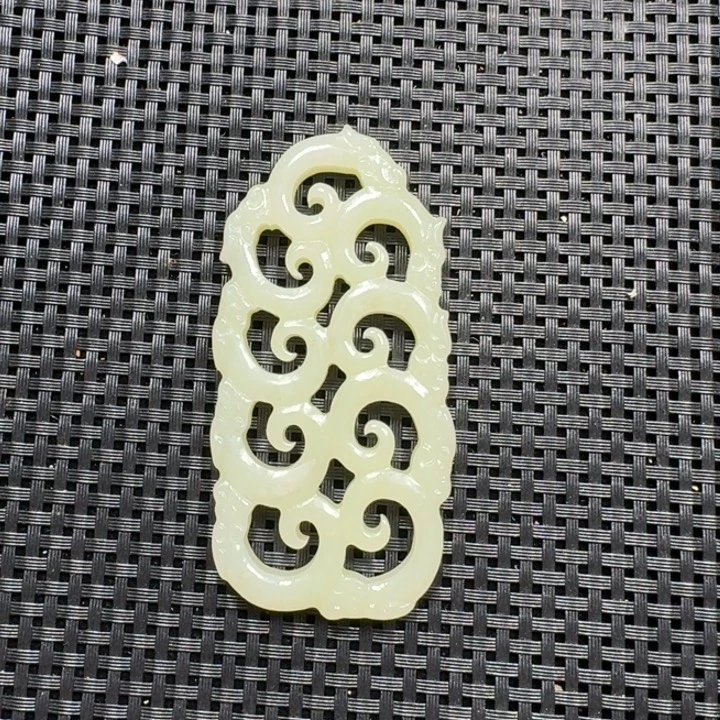 老***颜和田玉未镶嵌颈饰