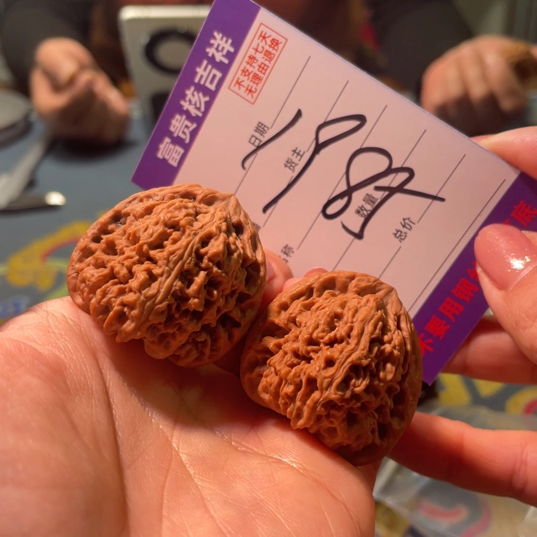 齐***宾把件核桃36左右三角天残红皮涿鹿南将石