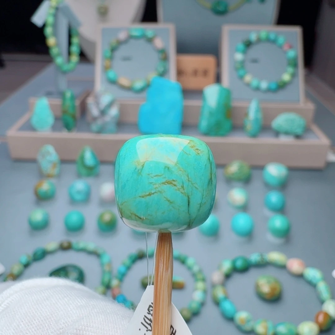 绿松石未镶嵌颈饰