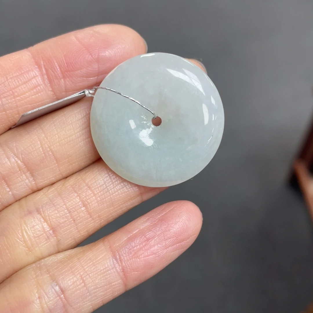 翡翠颈饰未镶嵌平安扣