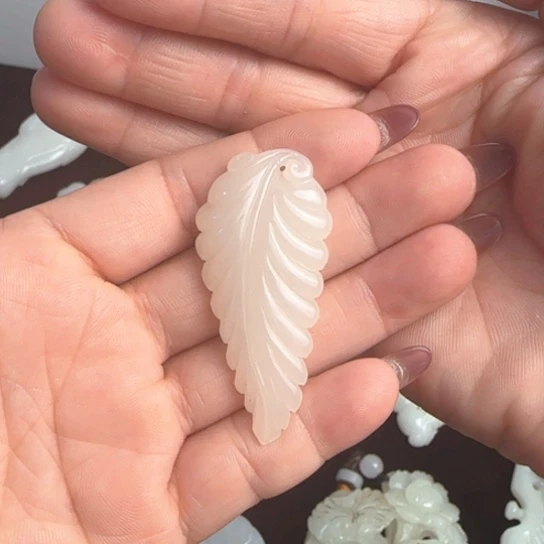 和田玉（糖玉）未镶嵌颈饰