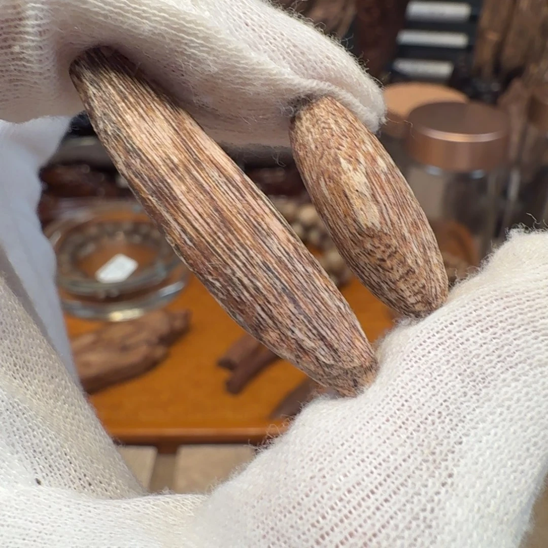沉香海南黄油格瓜子