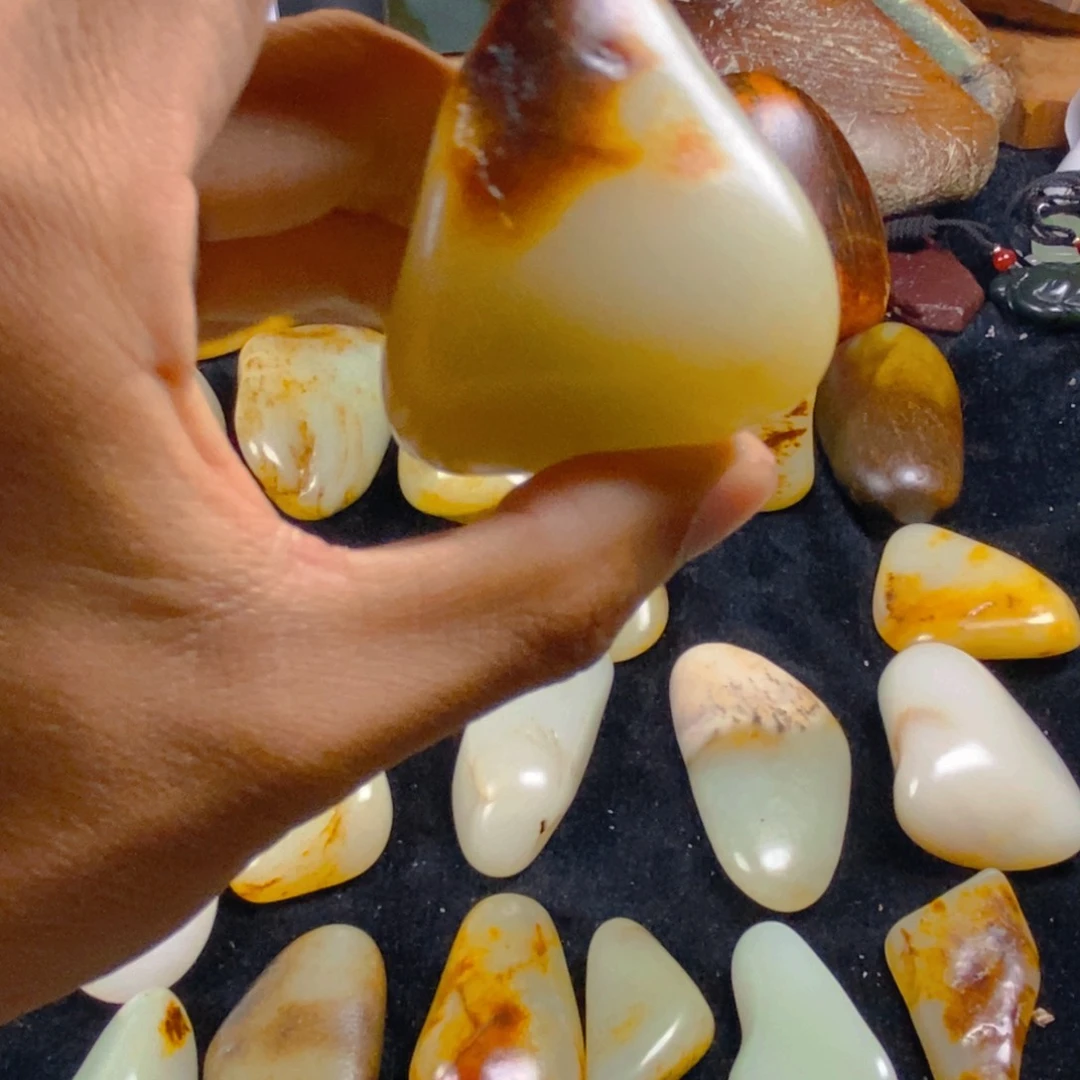 未镶嵌和田玉（糖玉）挂件