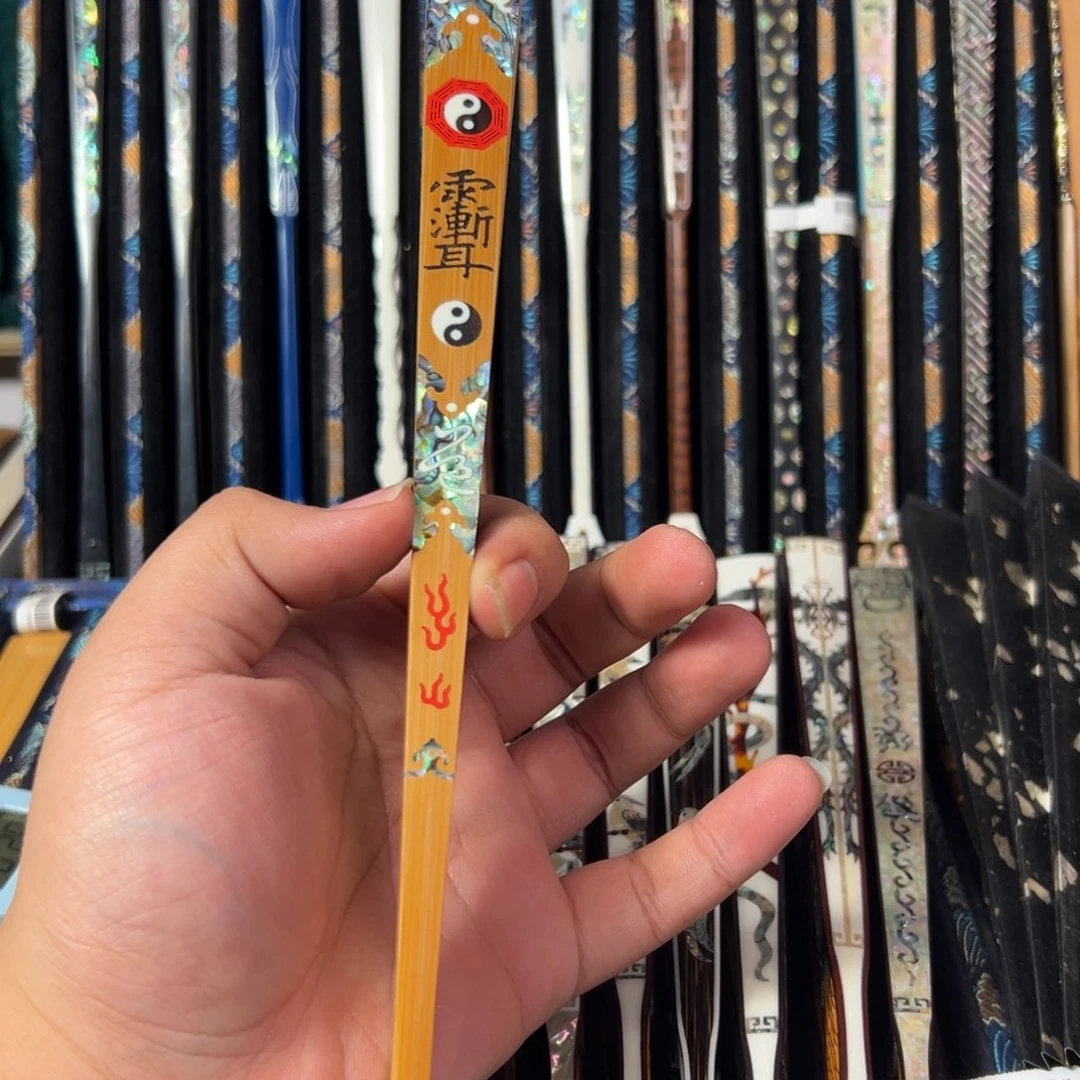 俊***宝扇子扇子的设计非常精致