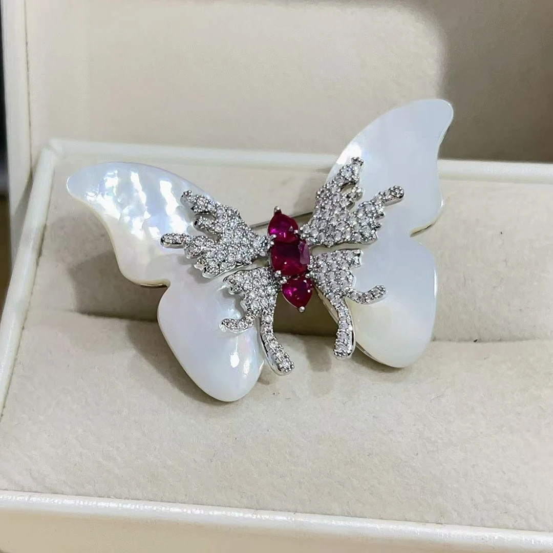 kasiya/卡思雅 铜合金贝壳胸针 展翅白贝蝴蝶胸针时尚百搭款