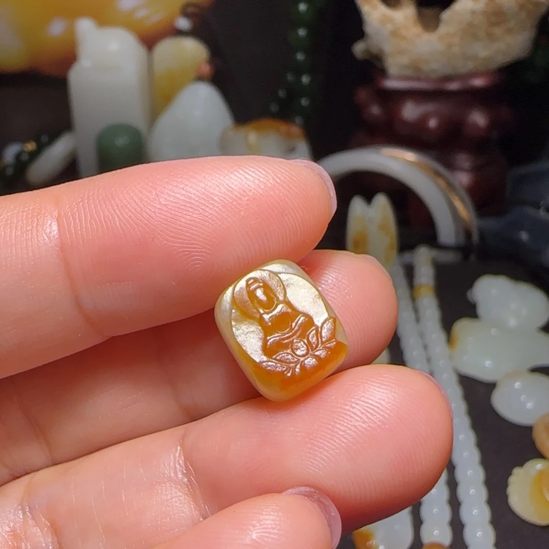 沃****和田玉（糖玉）未镶嵌颈饰