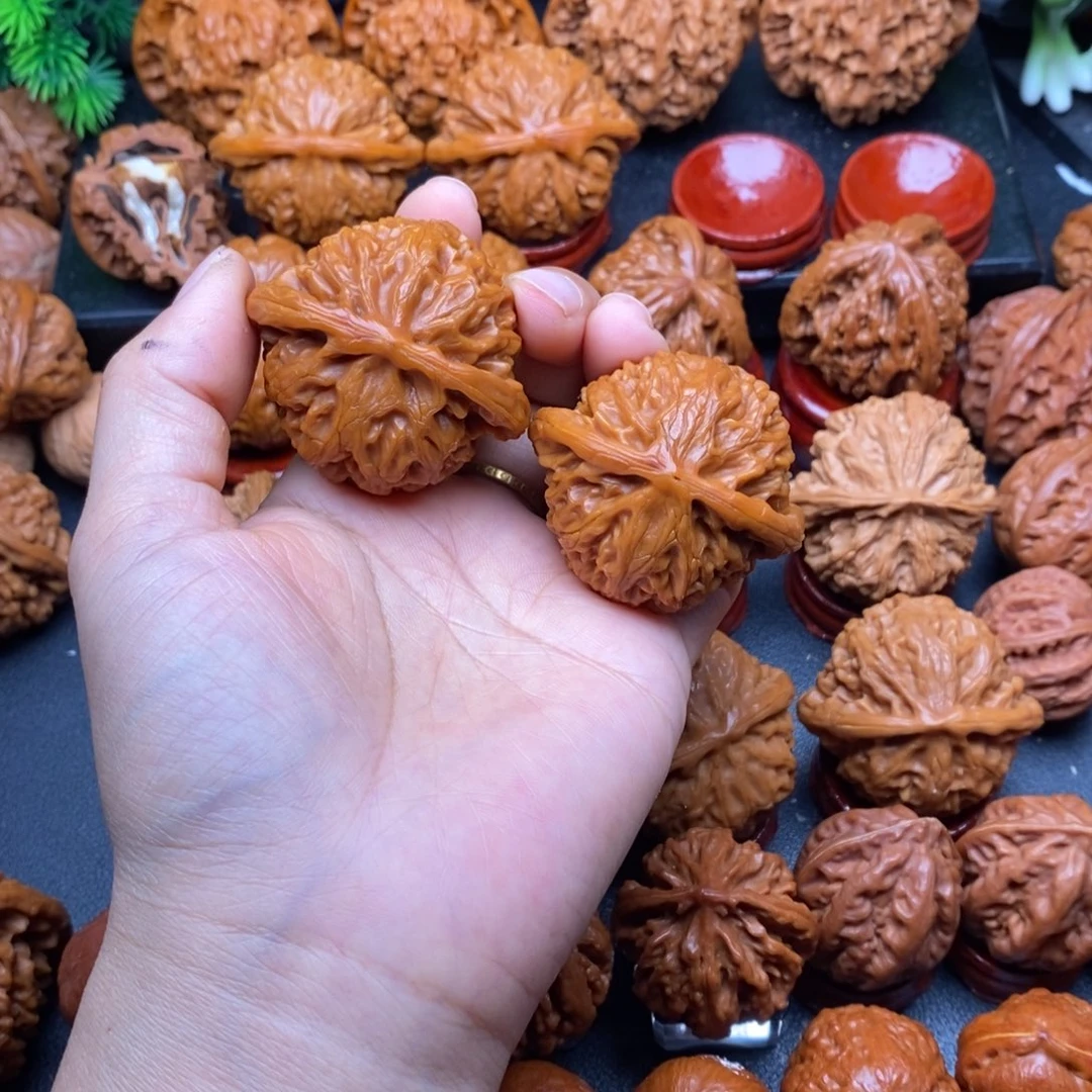 C***z文玩核桃把件宫灯