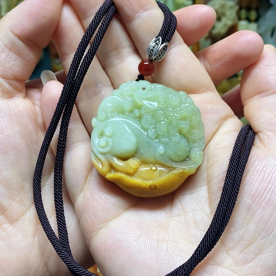 岫玉未镶嵌吊坠(赠链)