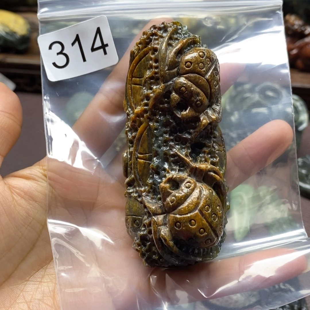 未镶嵌岫岩河磨玉（透闪石质玉）把件