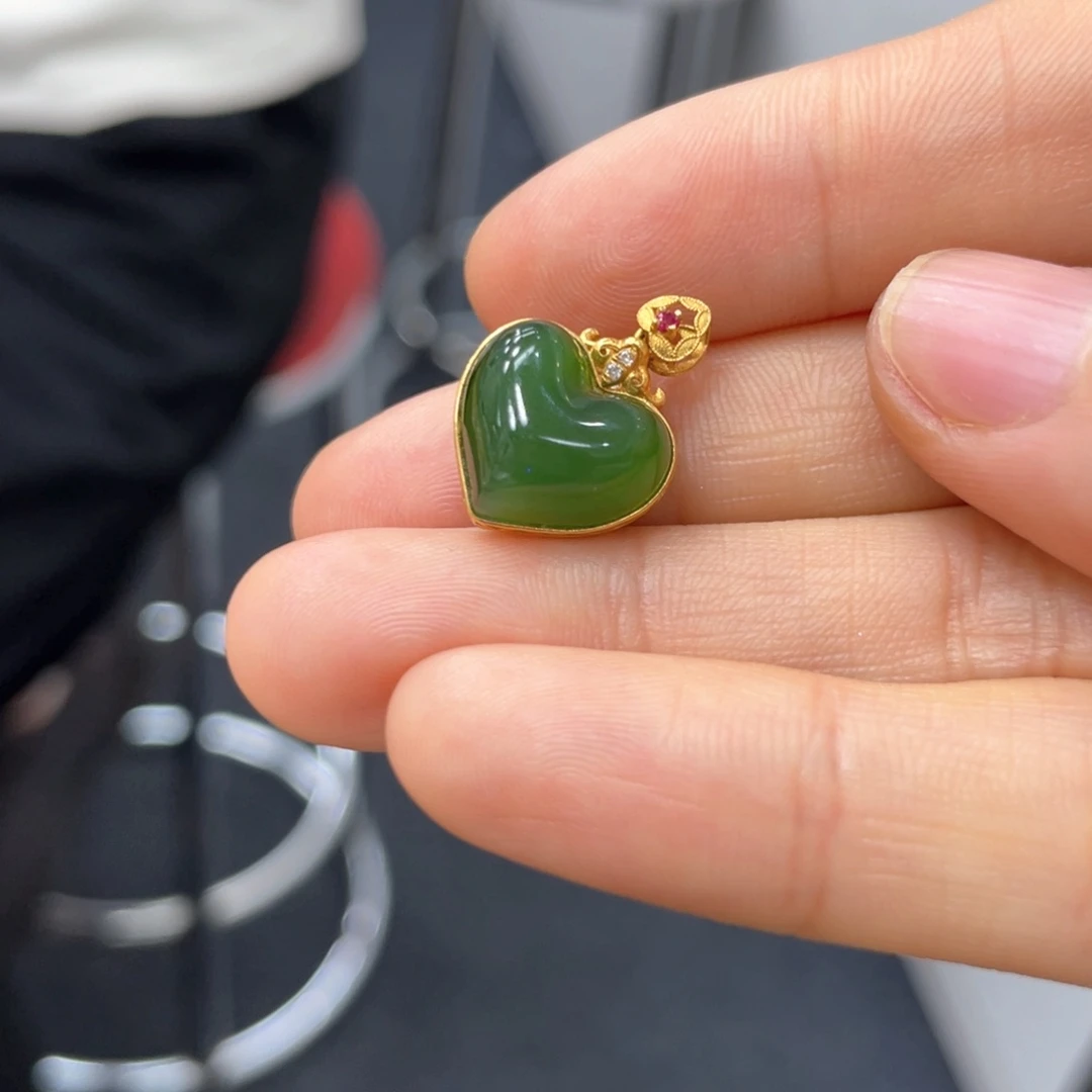 颈饰18K金镶嵌和田玉