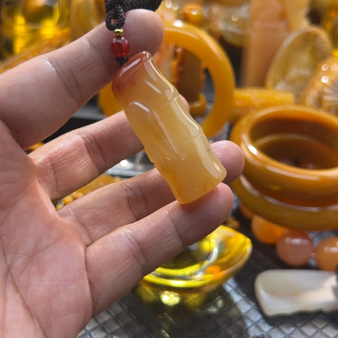 石英质玉未镶嵌颈饰