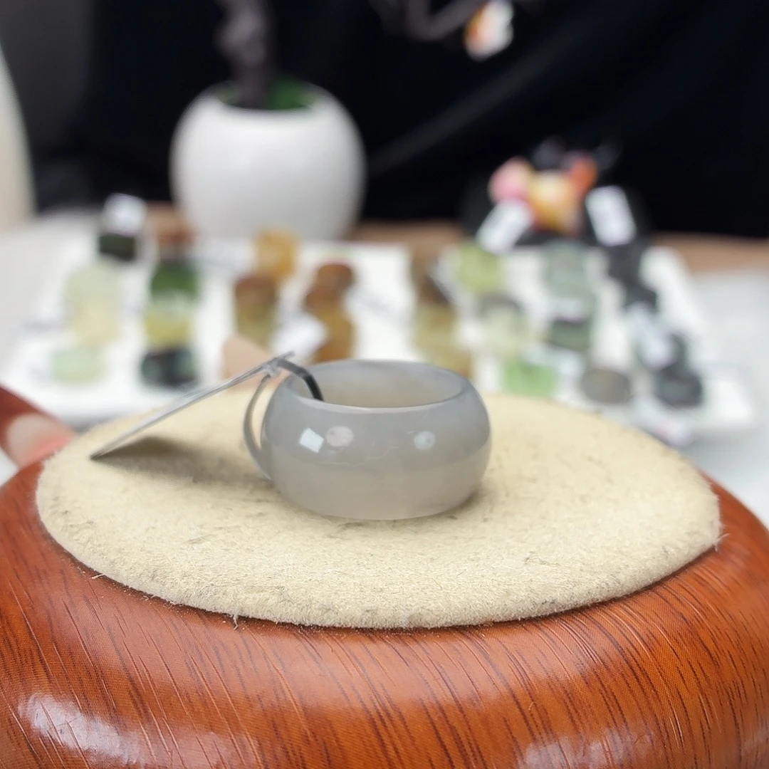 未镶嵌戒指和田玉c102飘紫轮胎18.3不退换