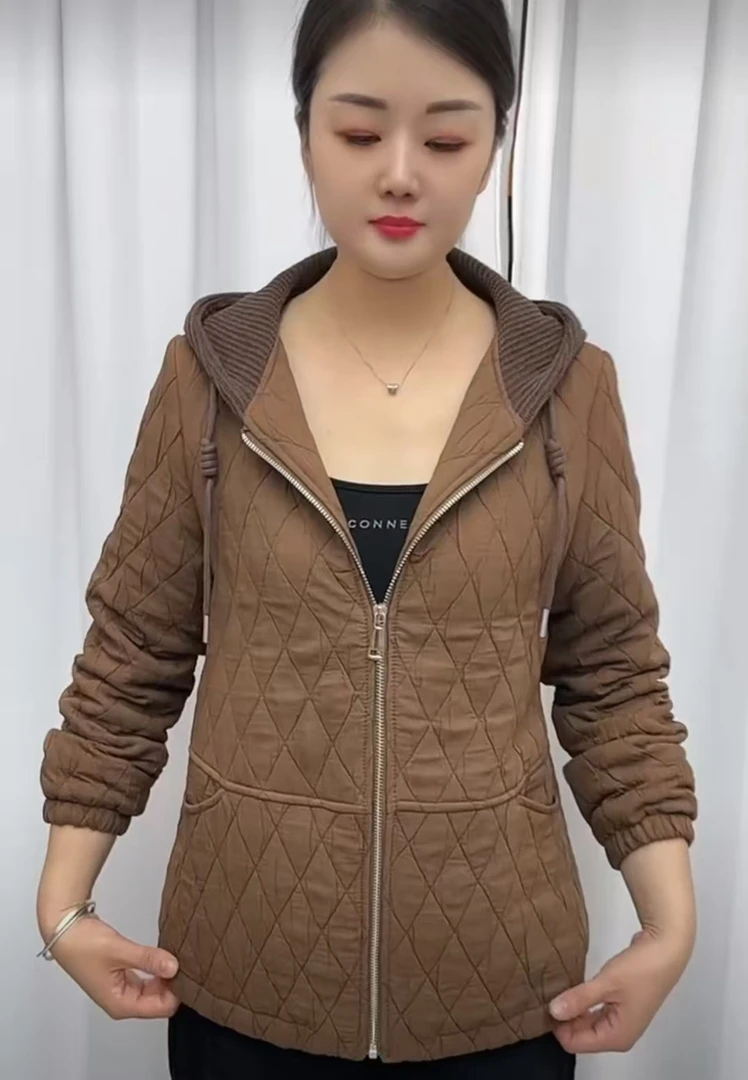 时尚妈妈装连帽菱格短款外套春秋新款洋气减龄夹克气质中老年上衣