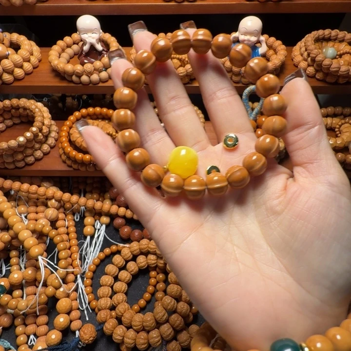 踏****猴头核桃吊坠鲨鱼