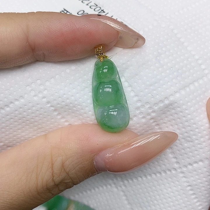 颈饰18K金镶嵌翡翠