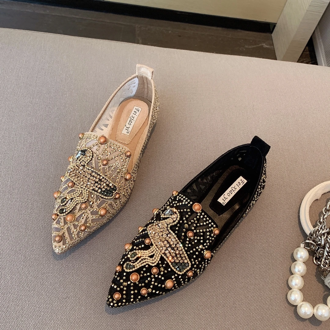 铆钉平底平跟尖头水钻秋季单鞋网红韩版豆豆鞋浅口软底女鞋大码