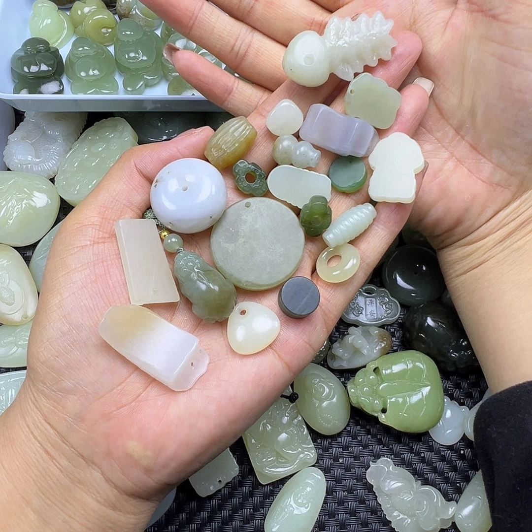 和田玉未镶嵌颈饰不退不换20件