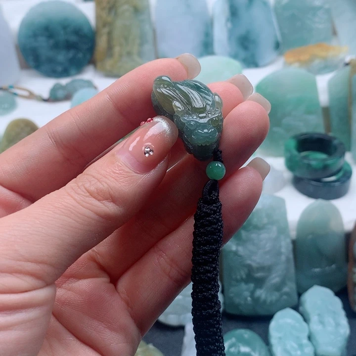 定制翡翠未镶嵌貔貅