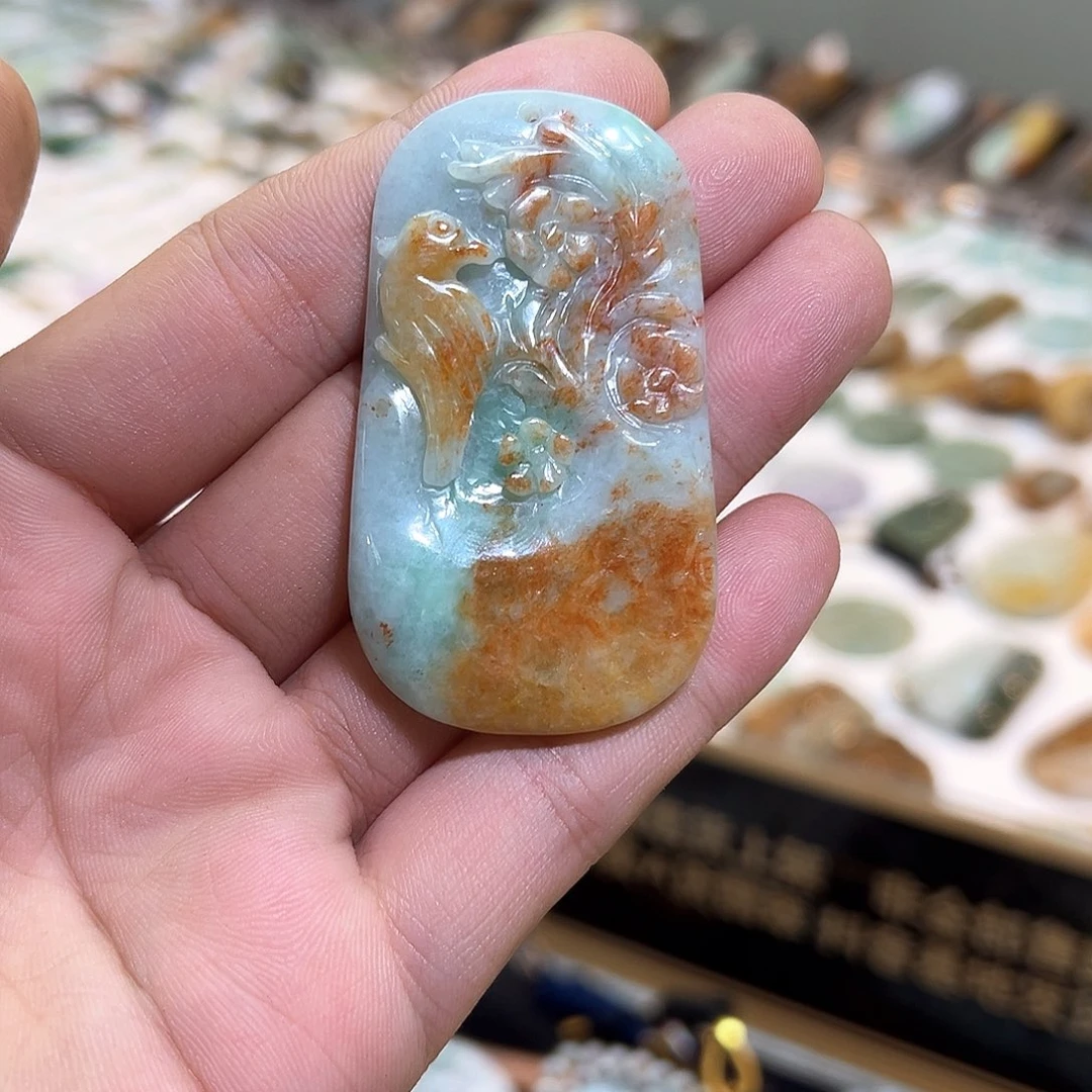 翡翠未镶嵌颈饰挂件