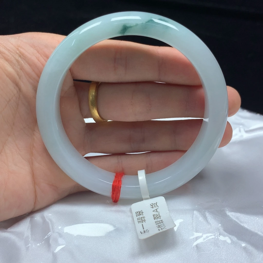 翡翠未镶嵌手镯（圆镯）62.6