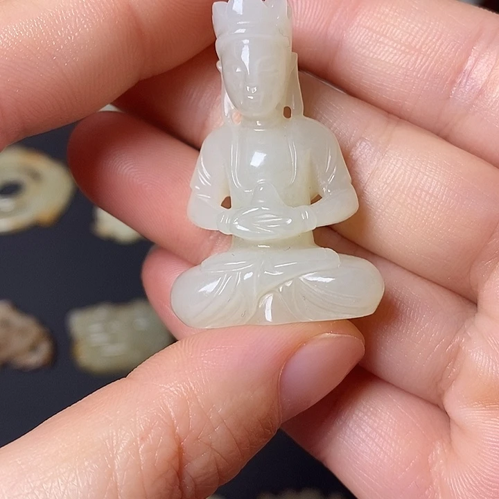和田玉（糖玉）未镶嵌车挂三**?