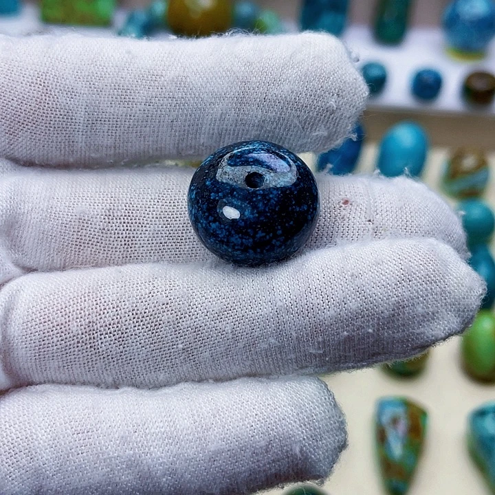 绿松石未镶嵌颈饰