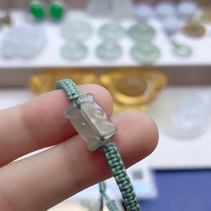 翡翠未镶嵌颈饰福利手链