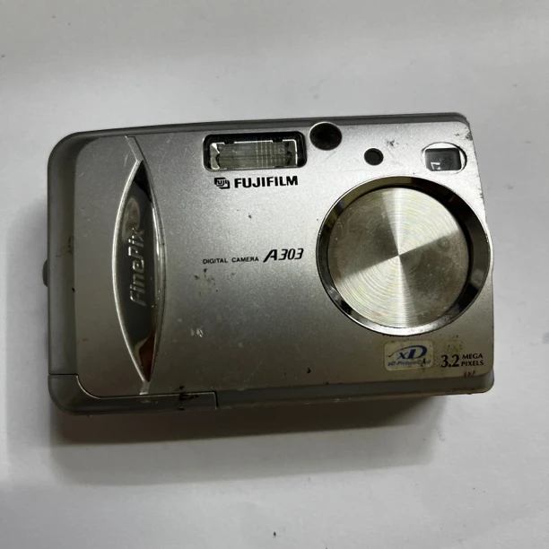 8新 Fujifilm/富士 富士A303无卡无电池 外表瑕疵