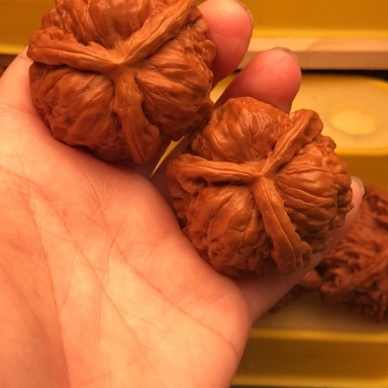 红***型文玩核桃吊坠核桃