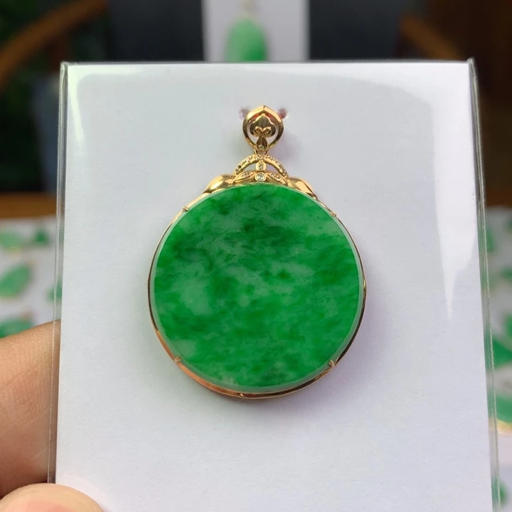 翡翠18K金镶嵌颈饰