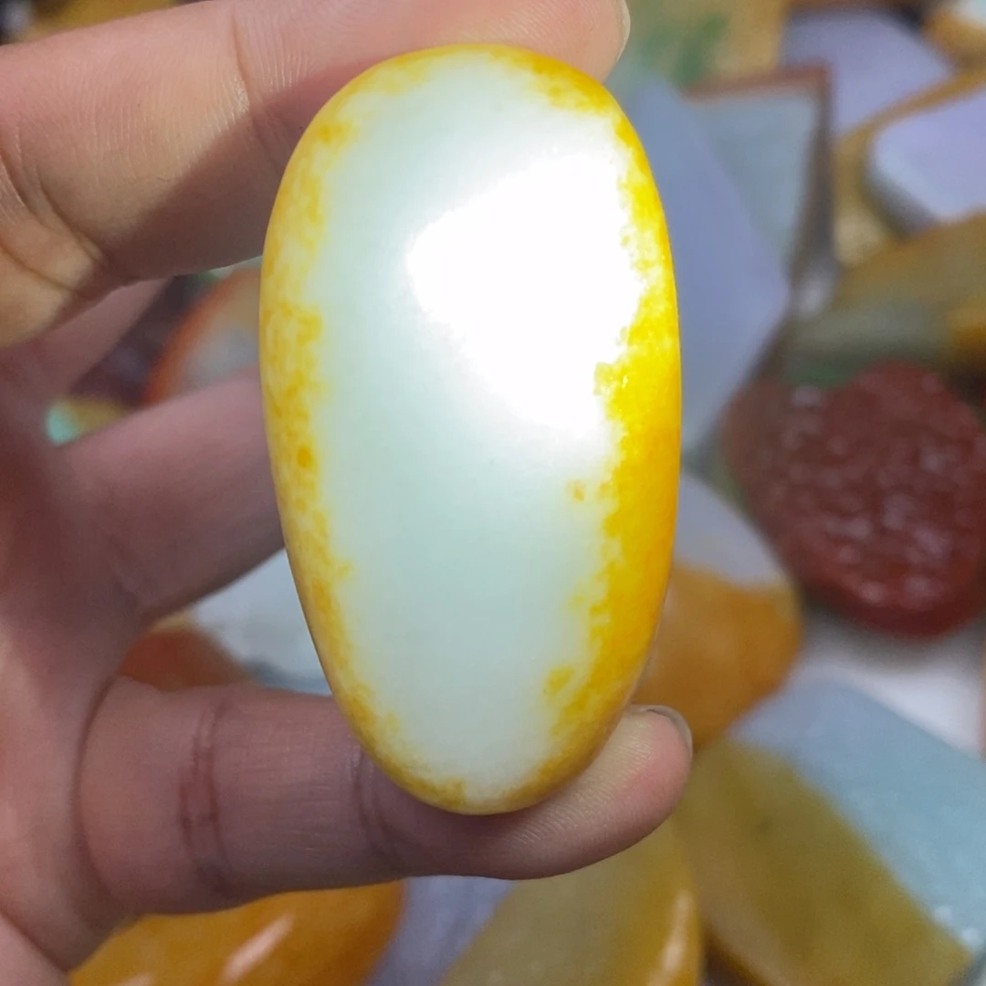 翡翠挂件未镶嵌缅甸的