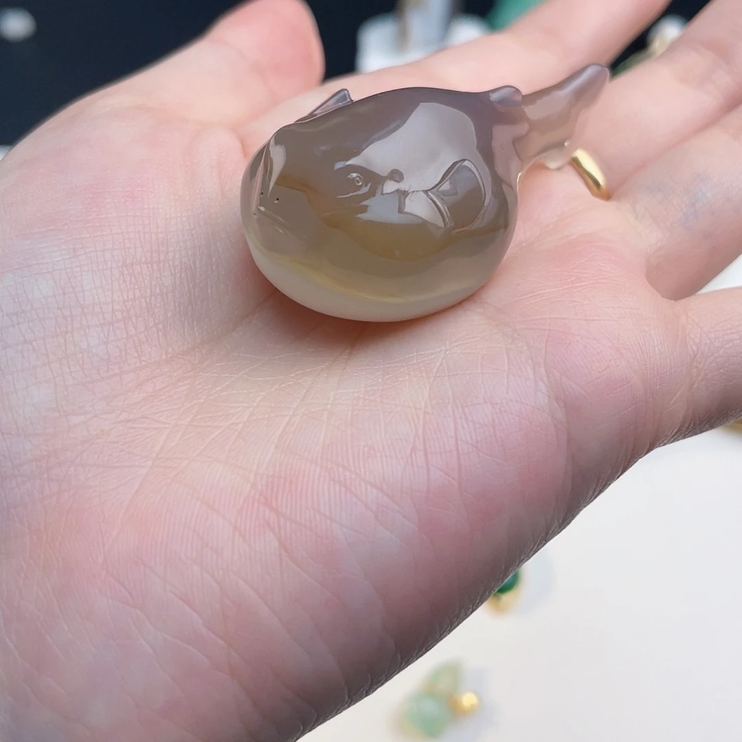 玛瑙/玉髓未镶嵌笔搁河豚