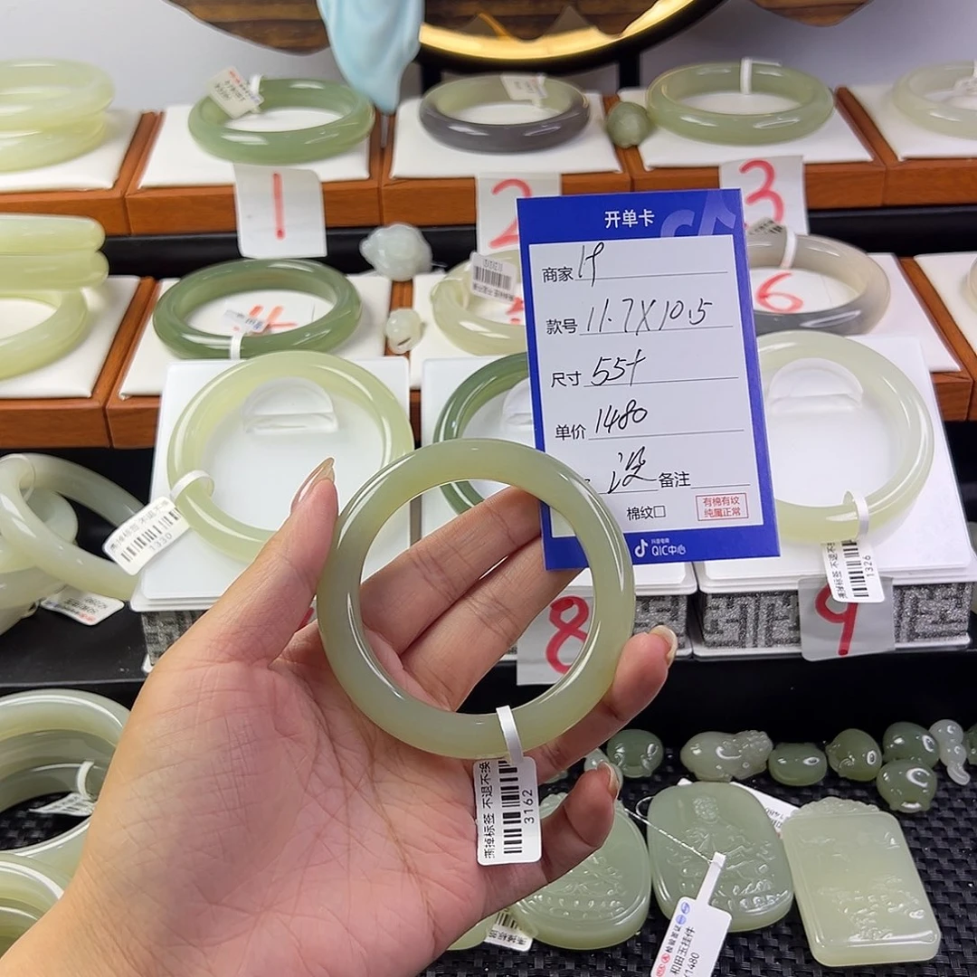 和田玉手镯未镶嵌没***六