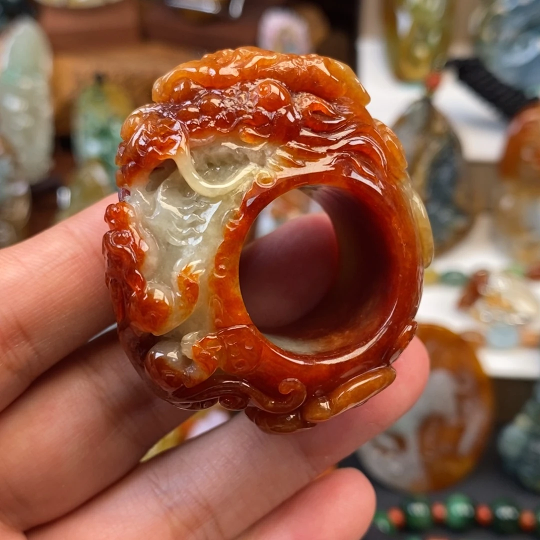 赵***熙翡翠未镶嵌颈饰扳指