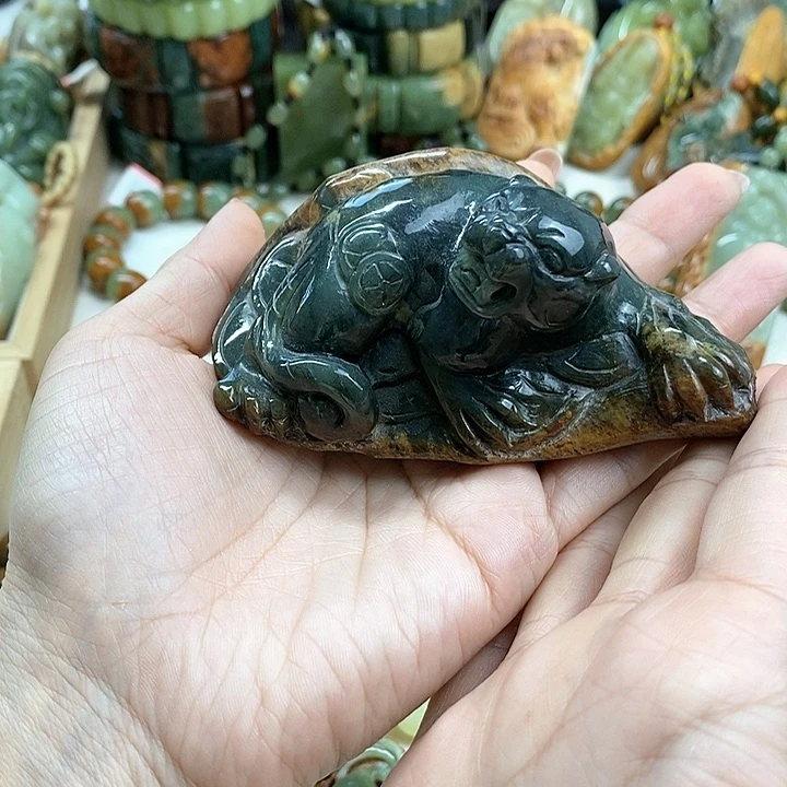 未镶嵌透闪石质玉摆件