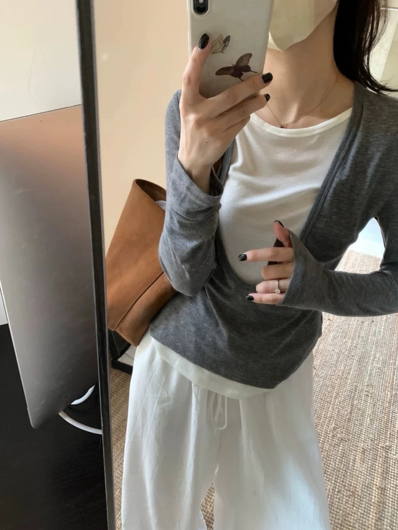 设计感灰色假两件修身长袖正肩圆领上衣 3024