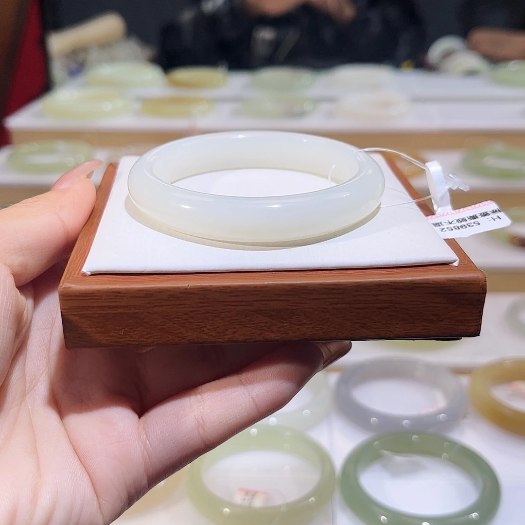 和田玉未镶嵌手镯白玉