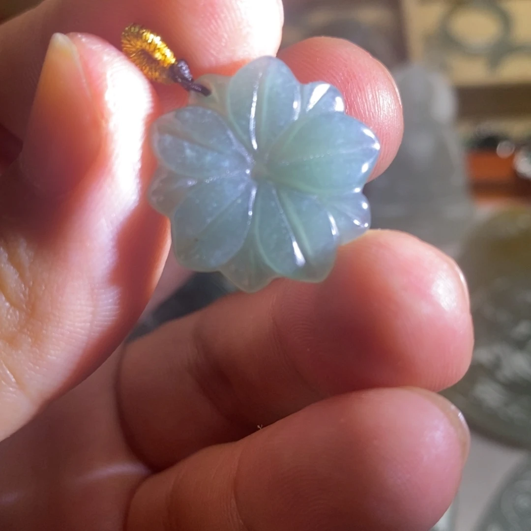 笋***丝翡翠未镶嵌颈饰好