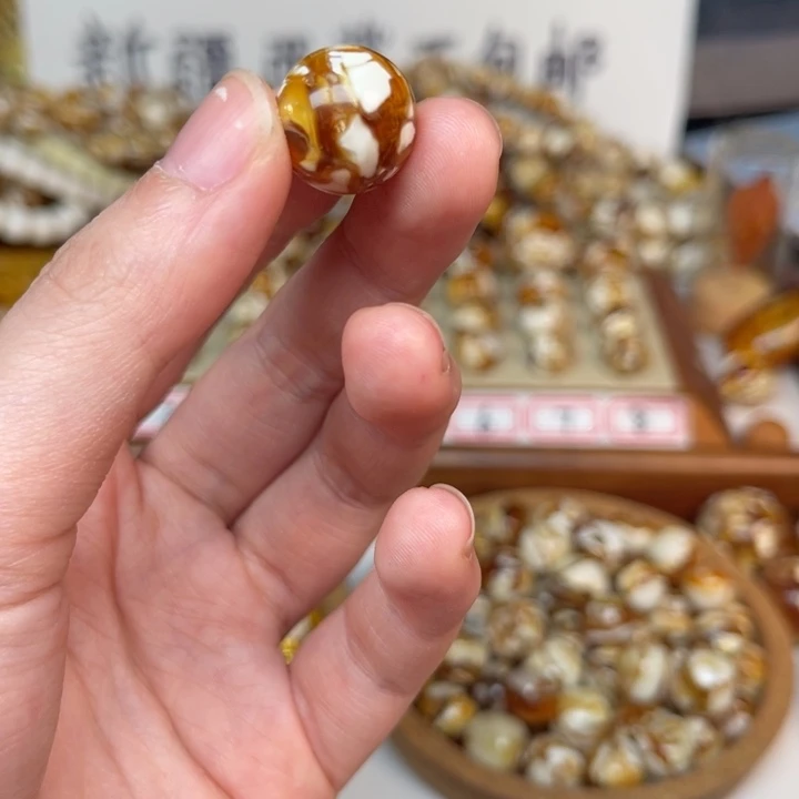 未镶嵌琥珀裸石暴***.84号
