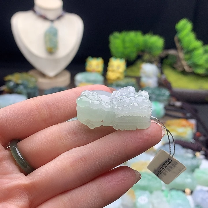 翡翠未镶嵌颈饰貔貅15