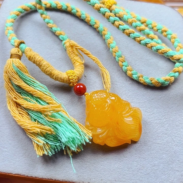 未镶嵌颈饰琥珀金鱼