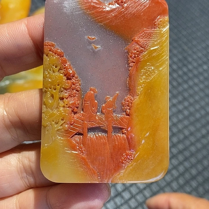 石英质玉（黄龙玉）未镶嵌颈饰