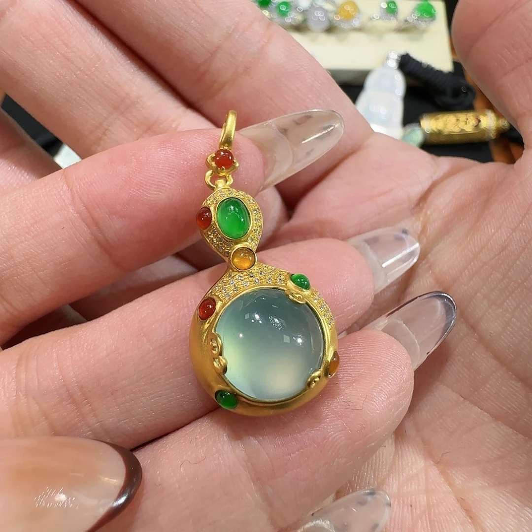 【闪购商品】颈饰18K金镶嵌翡翠