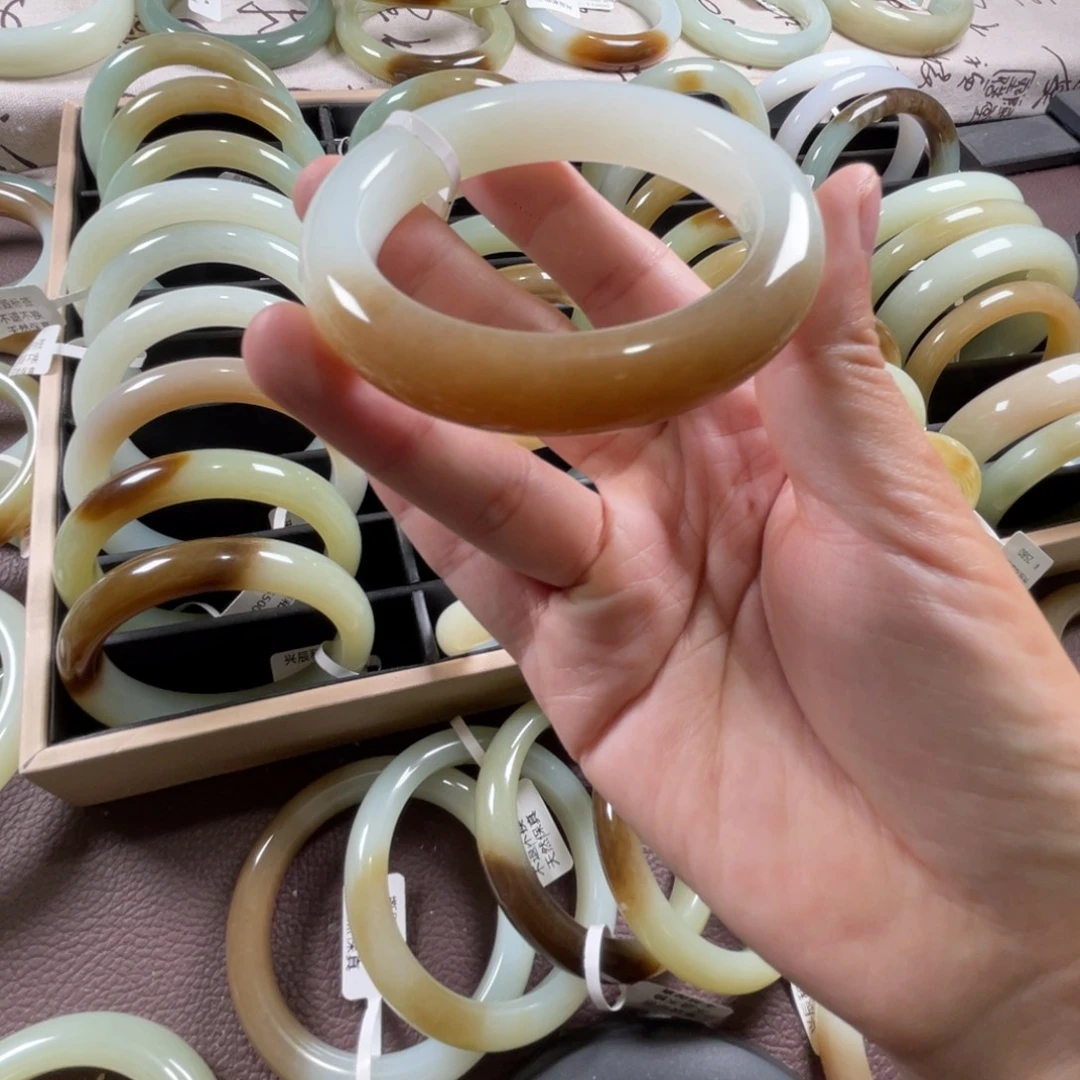 和田玉未镶嵌手镯